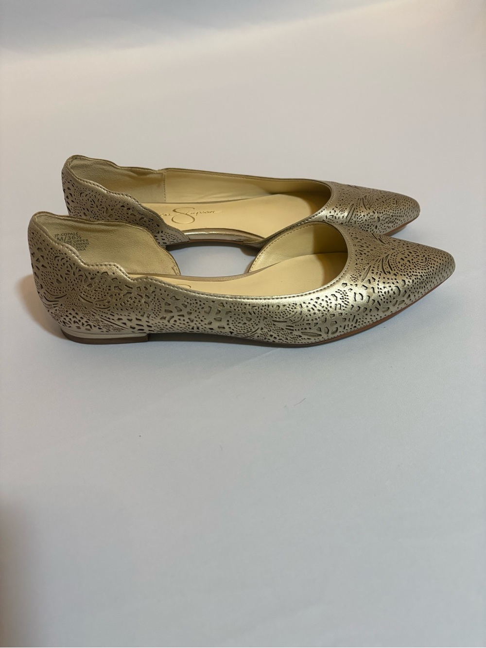 ⭐️Gold Laser Cut Mandala Pointed Flats⭐️ - Picture 2 of 5